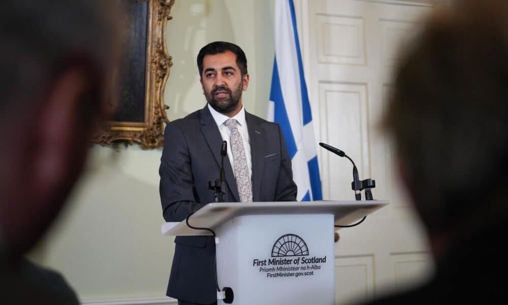 Foto proporcionada por el primer Ministro del Gobierno Escocés, Humza Yousaf, en una conferencia de prensa en Bute House, Edimburgo, Escocia, Gran Bretaña, 29 de abril de 2024. Yousaf anunció que dimitirá como líder del Partido Nacional Escocés (SNP) y como Primer Ministro de Escocia. Se enfrentó a un voto de censura en su liderazgo tras la terminación del Acuerdo de Bute House con el Partido Verde Escocés. (Reino Unido, Edimburgo) EFE/EPA/GOBIERNO DE ESCOCÉS FOLLETO FOLLETO DE CRÉDITO OBLIGATORIO SÓLO PARA USO EDITORIAL/NO VENTAS FOLLETO SÓLO PARA USO EDITORIAL/NO VENTAS