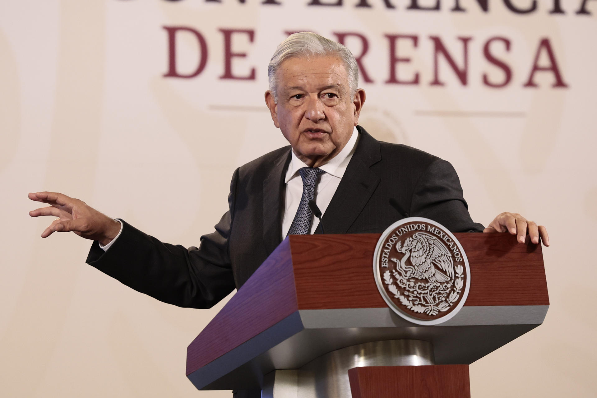 El presidente de México, Andrés Manuel López Obrador, participa durante su conferencia de prensa matutina en Palacio Nacional en la Ciudad de México (México). EFE/José Méndez
