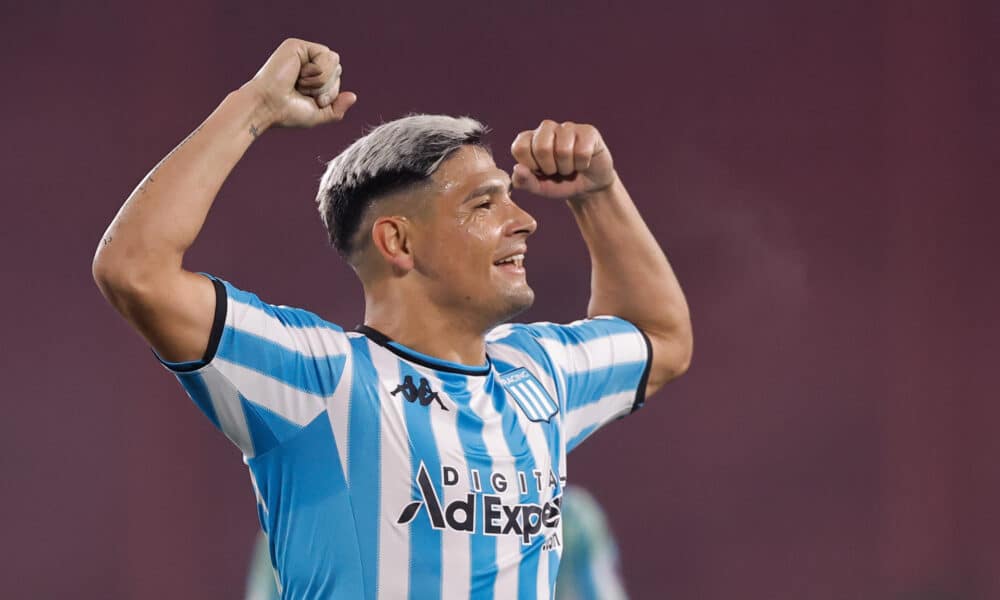 Maximiliano Salas de Racing celebra un gol ante Sportivo Luqueño en un partido de la Copa Sudamericana en el estadio Ciudad de Lanús (Argentina). EFE/Juan Ignacio Roncoroni