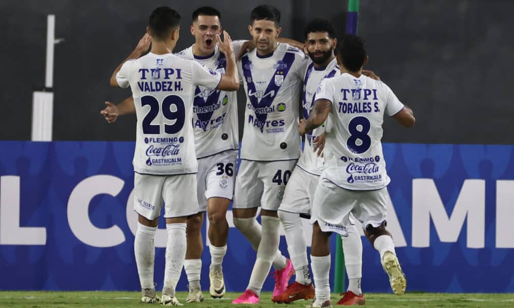 Fotografía de archivo en al que se registró una de las celebraciones de jugadores del Sportivo Alberto de Paraguay, durante la actual Copa Sudamericana. EFE/Miguel Gutiérrez