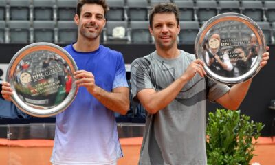 El español Marcel Granollers y el argentino Horacio Zeballos, celebran su victoria en la final del torneo de dobles de Roma. EFE/EPA/ETTORE FERRARI