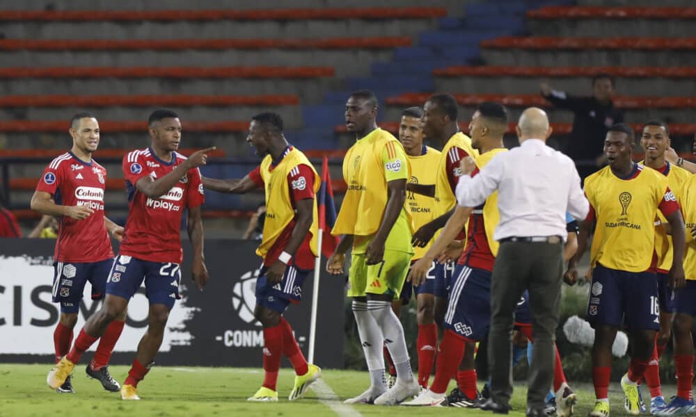 Fotografía de archivo en la que se registró una celebración de jugadores del Independiente Medellín de Colombia, en la actual Copa Sudamericana. EFE/Luis Noriega