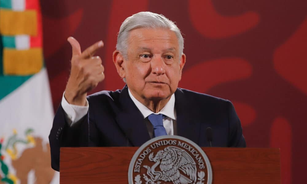 El presidente de México, Andrés Manuel López Obrador, ofrece su conferencia matutina en el Palacio Nacional en Ciudad de México (México). EFE/ Isaac Esquivel