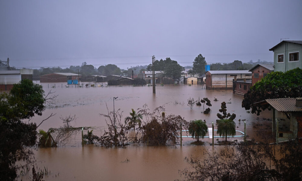 Fotografía que muestra la magnitud de una inundación este domingo en el municipio de Río Pardo, estado de Rio Grande do Sul (Brasil). EFE/ Andre Borges