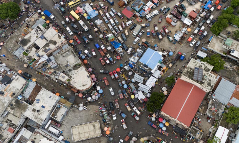 Vista aérea de una zona de Pétionville, este domingo en Puerto Príncipe (Haití). EFE/Orlando Barría