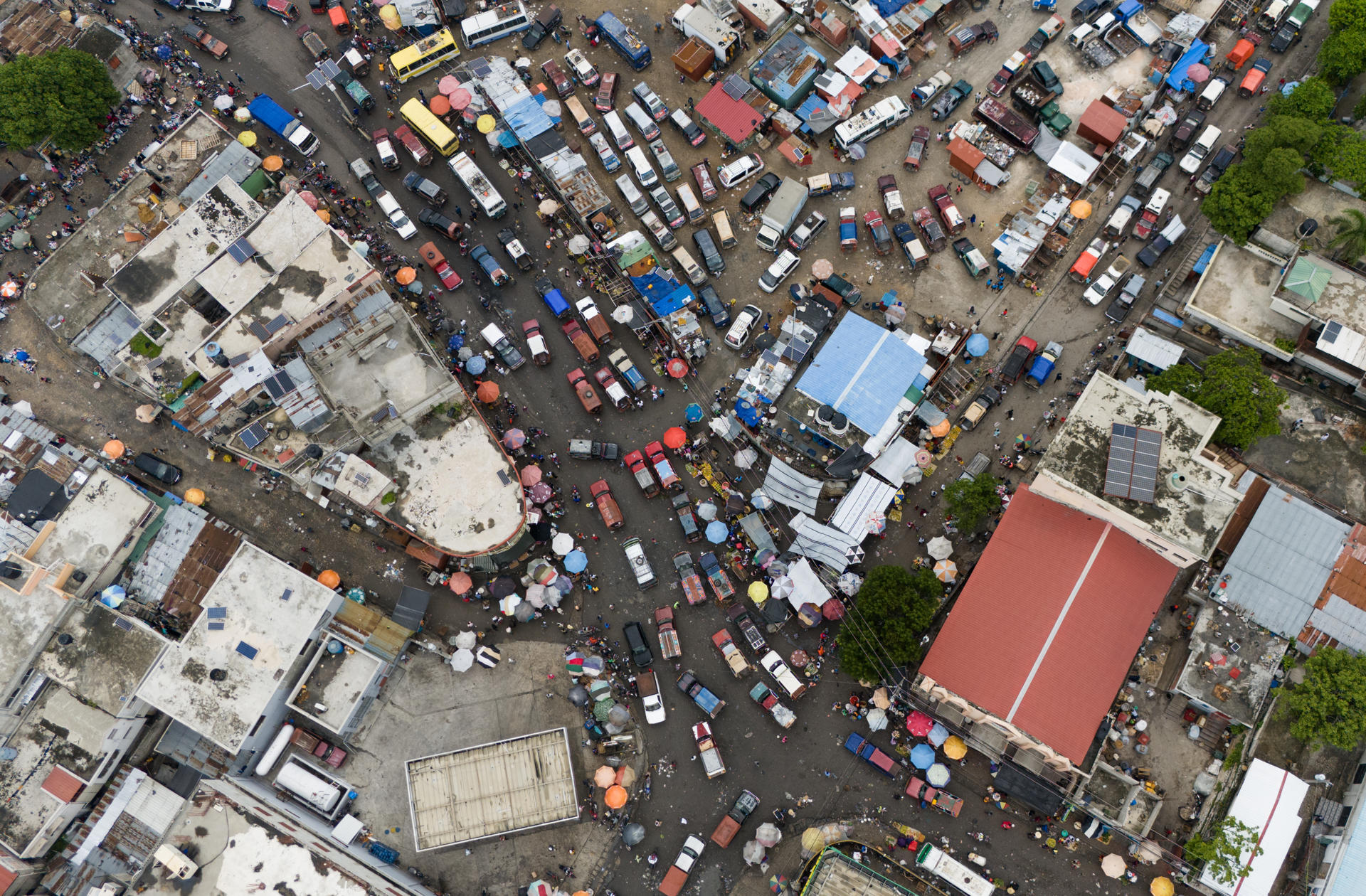 Vista aérea de una zona de Pétionville, este domingo en Puerto Príncipe (Haití). EFE/Orlando Barría
