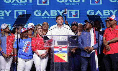 El candidato presidencial por el Partido Revolucionario Democrático (PRD) José Gabriel Carrizo habla durante su cierre de campaña este 1 de mayo de 2024, en Ciudad de Panamá (Panamá). EFE/ Bienvenido Velasco