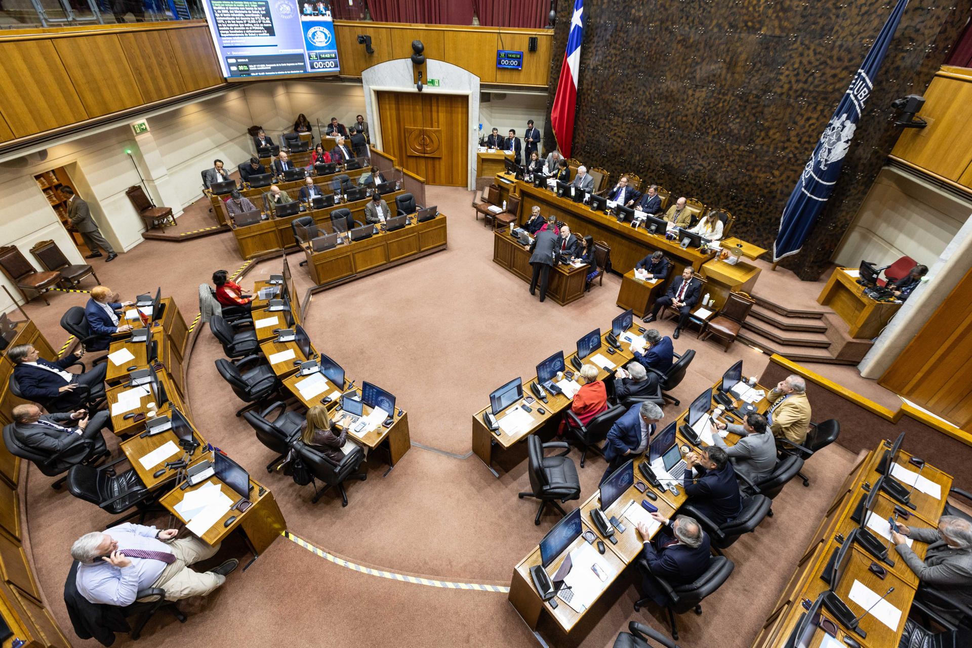 Fotografía cedida por Prensa del Senado durante la discusión del proyecto de Ley Corta de Isapres, este lunes en Valparaíso (Chile). EFE/ Prensa Senado