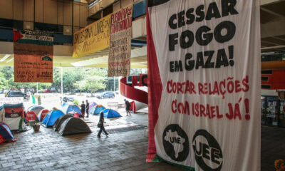 Estudiantes acampan para exigir que Brasil rompa sus relaciones diplomáticas con Israel e incentivar el alto al fuego en Gaza, este jueves, en la Universidad de São Paulo, en Sao Paulo (Brasil). EFE/ Carlos Meneses