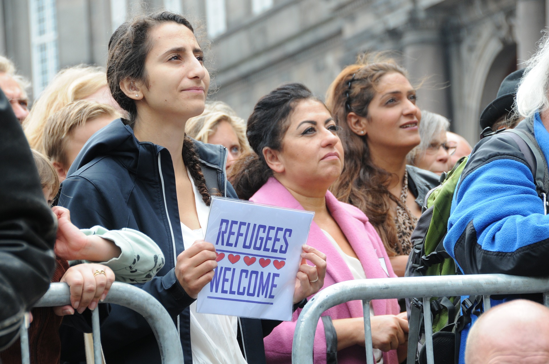 Latinos deben participar en programa de reasentamiento de refugiados