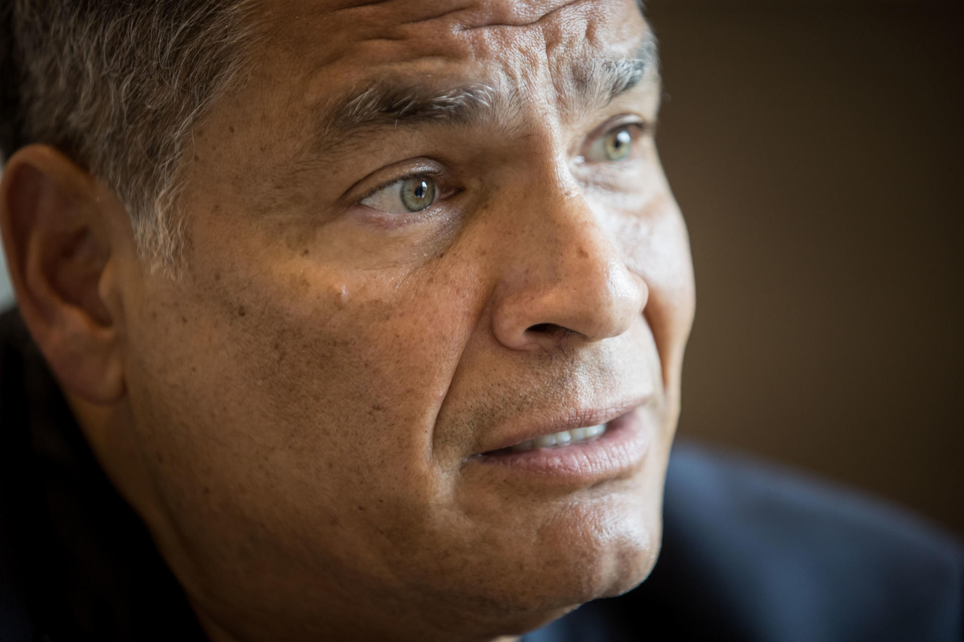 El expresidente ecuatoriano Rafael Correa habla durante una entrevista con EFE este 25 de junio de 2024 en Caracas (Venezuela). EFE/ Miguel Gutierrez