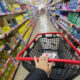 Fotografía de archivo de una persona realiza compras en un supermercado en Buenos Aires (Argentina). EFE/ Juan Ignacio Roncoroni