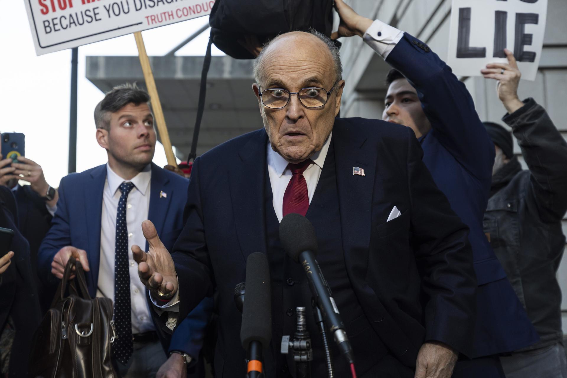 Fotografía de archivo en donde se ve a Rudy Giuliani exalcalde de Nueva York y exabogado del expresidente de Estados Unidos Donald Trump. EFE/Jim Lo Scalzo