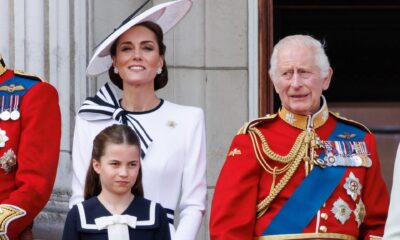 La princesa Catalina y el rey Carlos III en el balcón del Palacio de Buckingham en Londres durante el desfile anual "Trooping the Colour". EFE/EPA/Tolga Akmen
