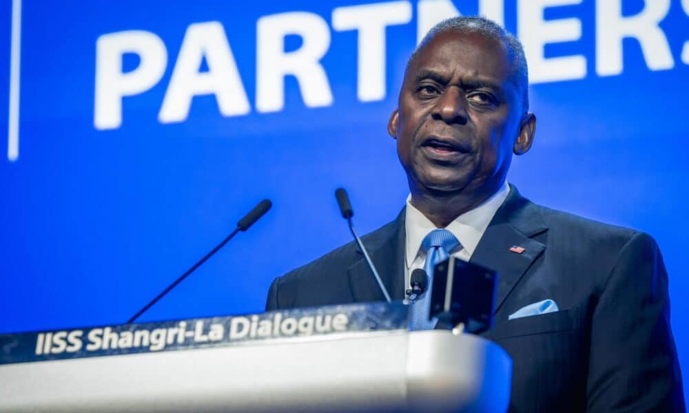 El secretario de Defensa de EE.UU., Lloyd Austin, durante su participación este sábado en el foro de seguridad y defensa Diálogo Shangri-La en Singapur en una fotografía cedida por el Departamento de Defensa estadounidense.
EFE/EPA/Chad J. McNeeley/ US Department of Defense (DoD) HANDOUT EDITORIAL USE ONLY/NO SALES HANDOUT EDITORIAL USE ONLY/NO SALES