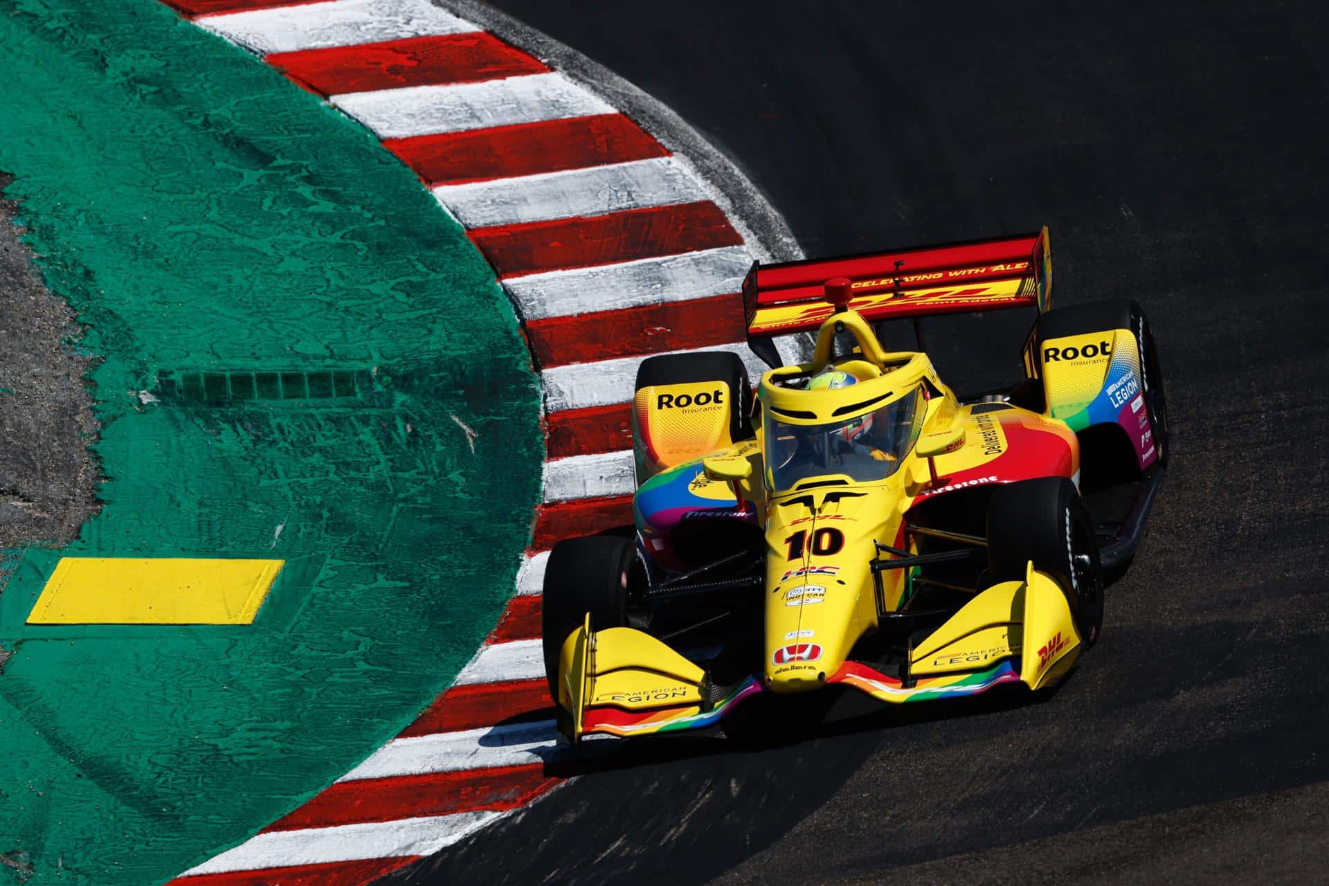 Fotografía cedida este sábado, 22 de junio, por la IndyCar en la que se registró el monoplaza que conduce el piloto español Àlex Palou, número 10 de la escuadra Chip Ganassi, quien ganó el gran premio de Laguna Seca (California, EE.UU.). EFE/Joe Skibinski/IndyCar