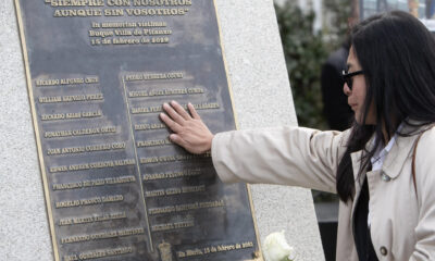 Foto de archivo de una placa con los nombres de los 21 marineros fallecidos en el naufragio del 'Villa de Pitanxo'. EFE/ Salvador Sas