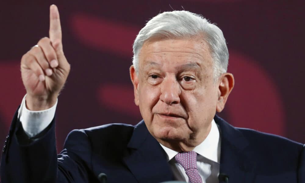 El Presidente de México Andrés Manuel López Obrador, habla este viernes durante una conferencia de prensa en el Palacio Nacional en Ciudad de México (México). EFE/Sáshenka Gutiérrez