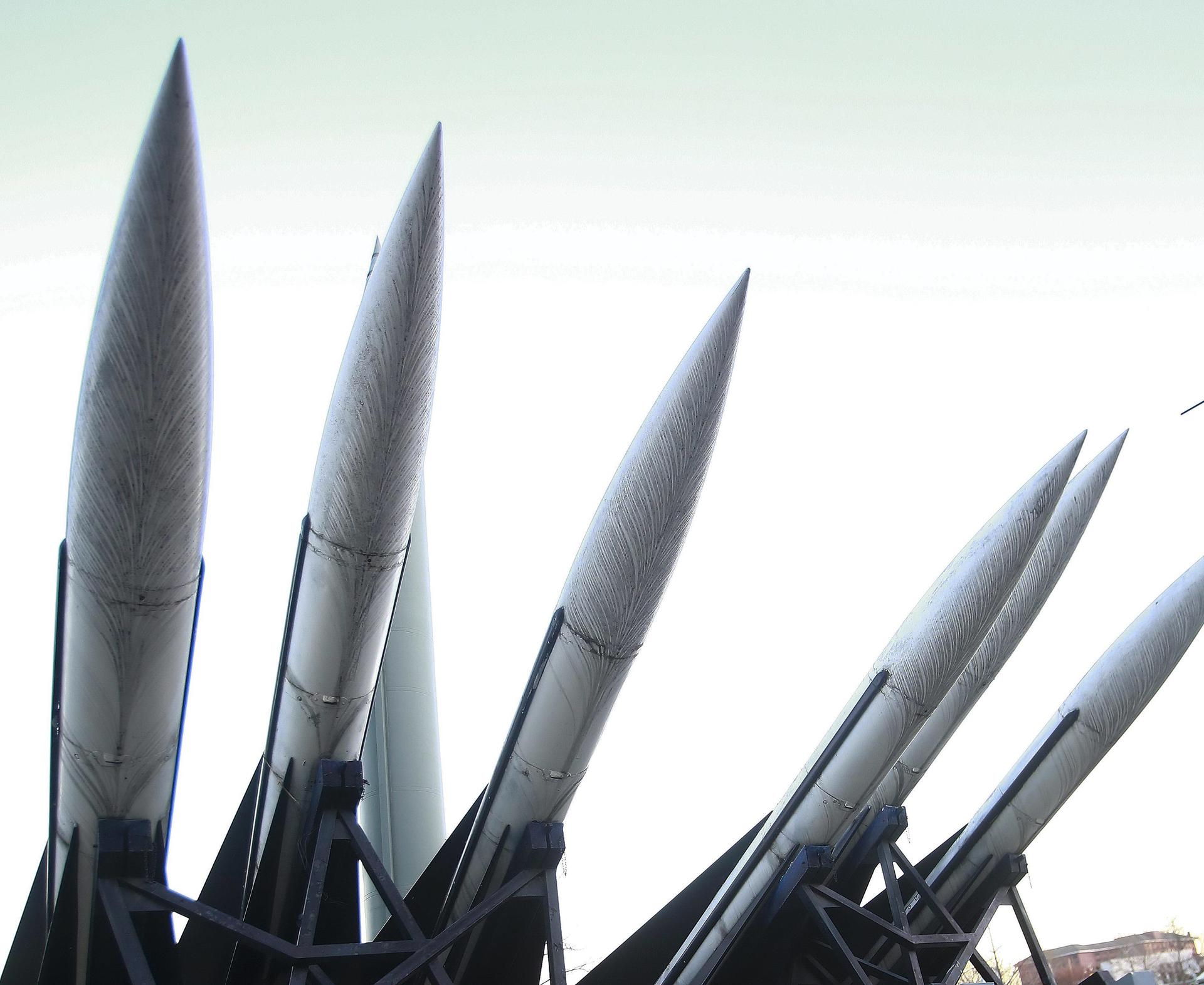 Imagen de varios misiles norcoreanos Scud-B en el Museo Memorial de la Guerra de Corea, en Seúl, Corea del Sur. EFE/KIM HEE-CHUL