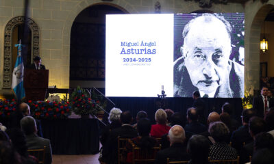 Fotografía de un homenaje en el aniversario 50 del fallecimiento del premio nobel de Literatura Miguel Ángel Asturias, este domingo en Ciudad de Guatemala (Guatemala). EFE/ David Toro