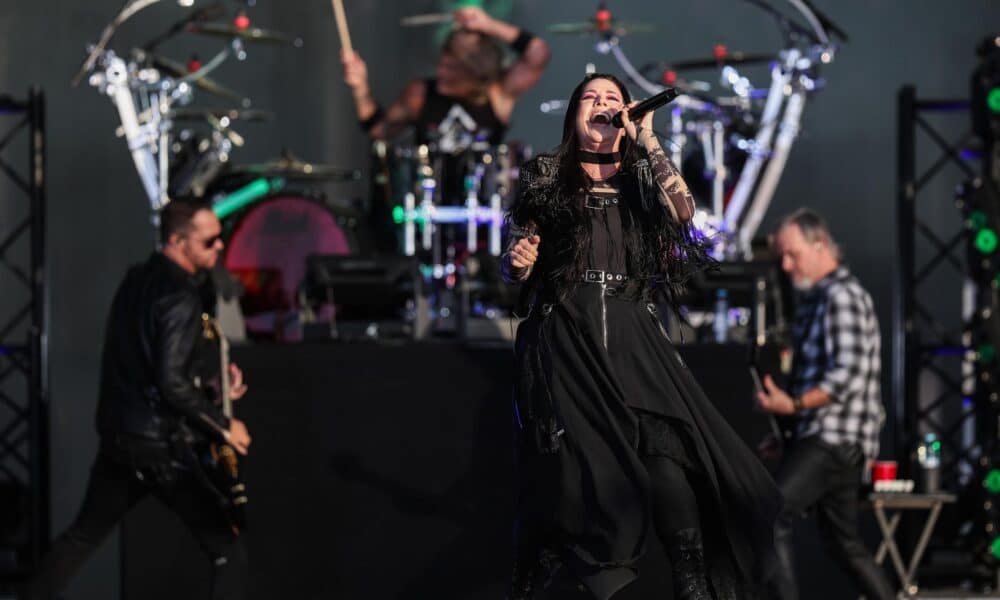 Los miembros de la banda estadounidense Evanescent con la vocalista Amy Lee actúan en el escenario el primer día del festival Rock in Rio 2024 en Lisboa, Portugal, 15 de junio de 2024. EFE/TIAGO PETINGA