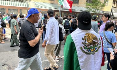 Mexicanos residentes en Nueva York asisten a votar en las elecciones generales de su país este domingo en la sede del consulado de México en Nueva York (México). EFE/ Javier Otazu