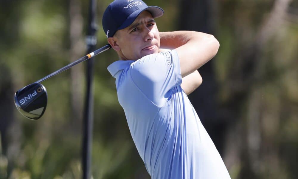 Imagen de archivo del mexicano Carlos Ortiz, quien este domingo conquistó el primer torneo de su carrera, el LIV Golf al triunfar en Houston. EFE/Erik S. Lesser