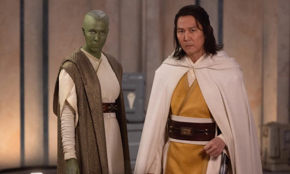 Fotografía cedida por Disney de los actores, Rebecca Henderson (i) en el papel de Vernestra Rwoh y Lee Jung-jae como Master Sol, protagonistas de la Nueva serie de Star Wars ' The Acolyte'. EFE/Christian Black/Disney+/