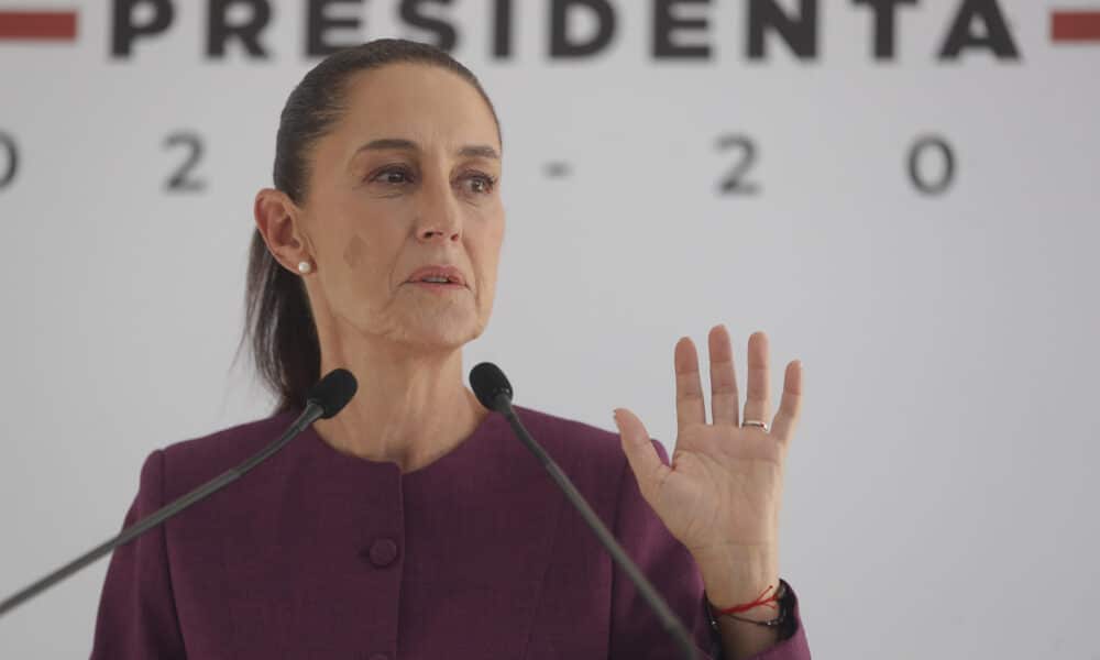 La próxima presidenta de México, Claudia Sheinbaum, habla este martes durante una conferencia en su casa de transición, en la Ciudad de México (México). EFE/Isaac Esquivel