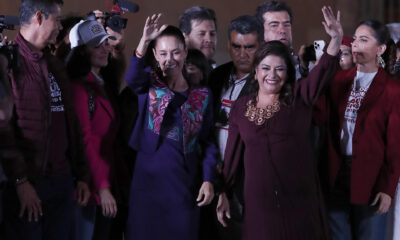 Fotografía de la oficialista Claudia Sheinbaum (i), ganadora de la elección presidencial, acompañada de Clara Brugada (d), ganadora de la gobernatura de la capital mexicana. EFE/Mario Guzmán