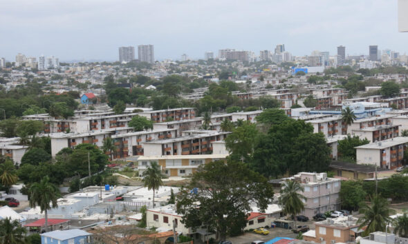 Vista general del Residencial Luis Lloréns Torres, el complejo de vivienda pública más grande de Puerto Rico, en San Juan (Puerto Rico). Imagen de archivo. EFE/ Marina Villén