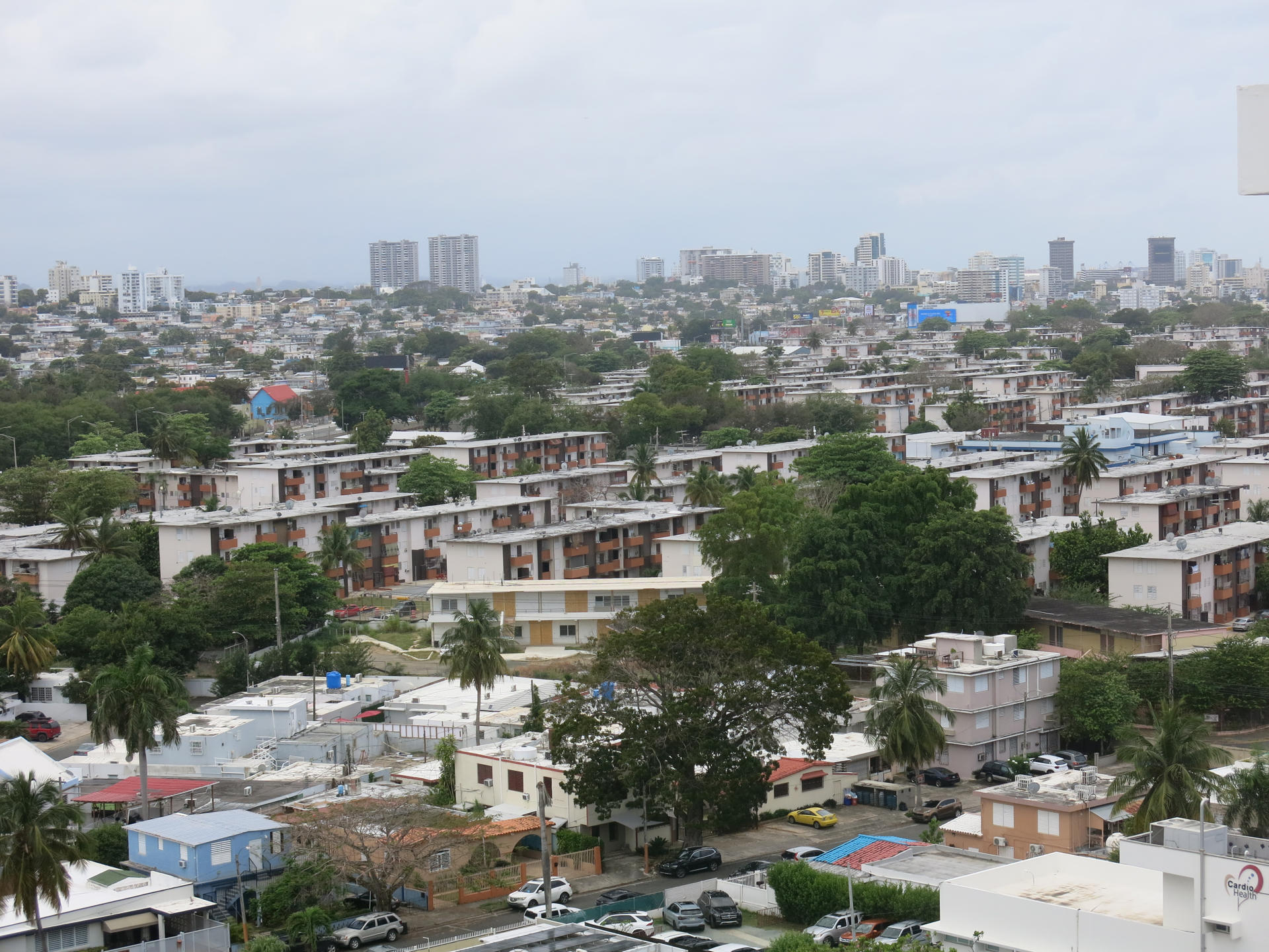Vista general del Residencial Luis Lloréns Torres, el complejo de vivienda pública más grande de Puerto Rico, en San Juan (Puerto Rico). Imagen de archivo. EFE/ Marina Villén