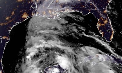 Fotografía satelital cedida por La Oficina Nacional de Administración Oceánica y Atmosférica (NOAA) a través del Centro Nacional de Huracanes (NHC) de los Estados Unidos donde se muestra una zona de baja presión que se encuentra en el Golfo de México. EFE/NOAA-NHC /SOLO USO EDITORIAL /NO VENTAS /SOLO DISPONIBLE PARA ILUSTRAR LA NOTICIA QUE ACOMPAÑA /CRÉDITO OBLIGATORIO