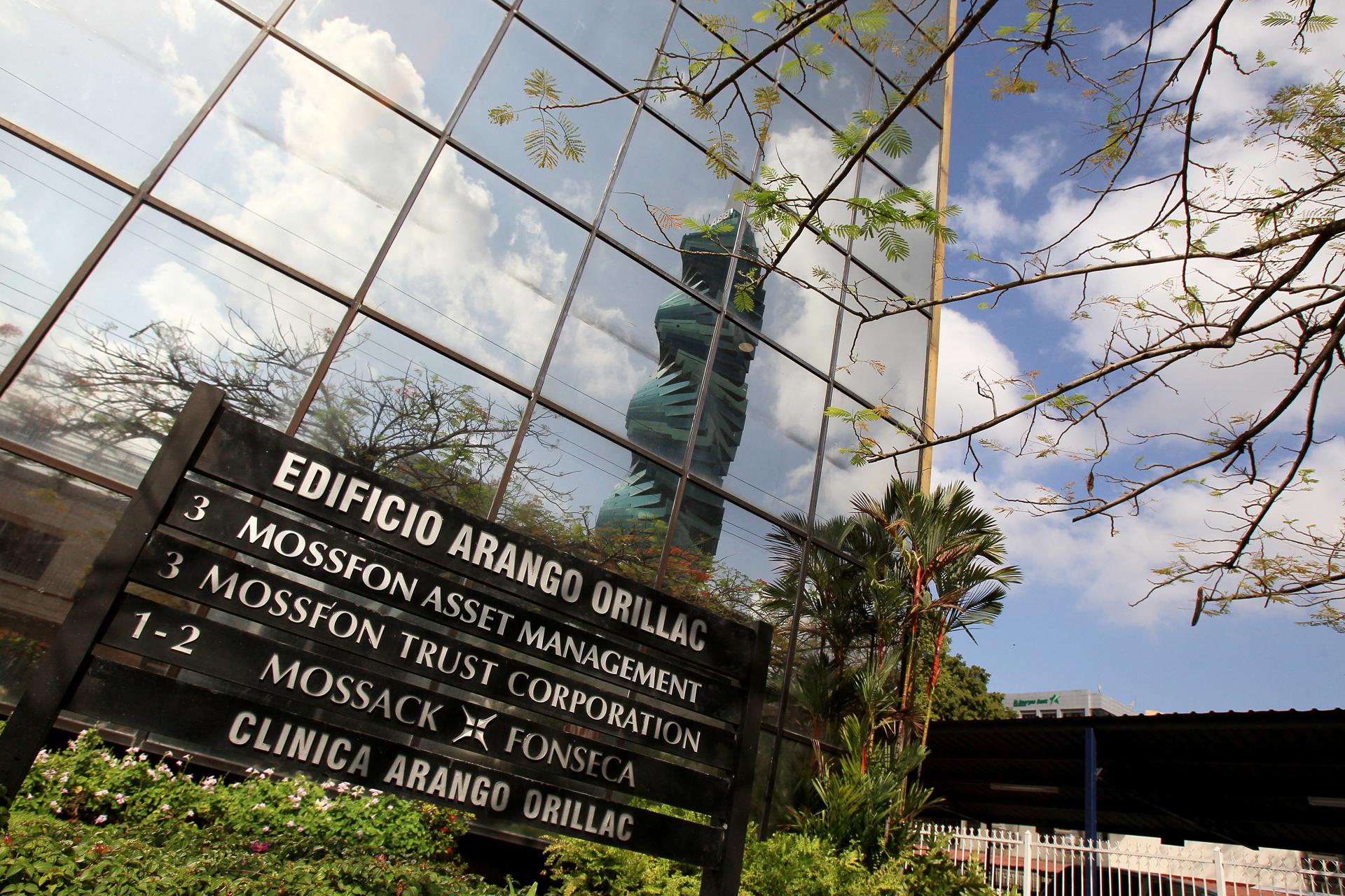 Fotografía de archivo de la sede del extinto bufete panameño Mossack Fonseca. EFE/Alejandro Bolívar