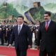 Fotografía de archivo del presidente chino, Xi Jinping (i), y su homólogo venezolano, Nicolás Maduro (d), en Pekín (China). EFE/Andy Wong/Pool