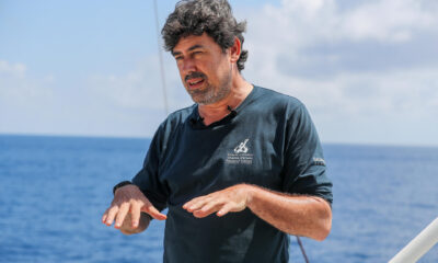El oceanógrafo y científico marino de la Fundación Charles Darwin (FCD), Stuart Banks, habla durante una entrevista el 5 de marzo de 2024 en las islas Galápagos (Ecuador). EFE/José Jácome