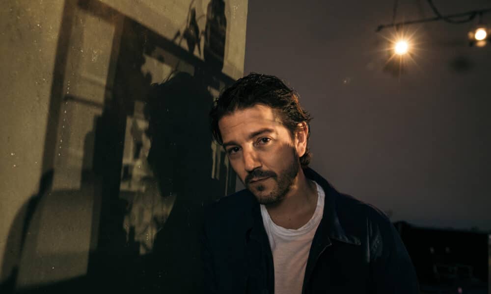 Fotografía sin fecha específica de toma cedida por la productora La Corriente del Golfo, que muestra al actor mexicano Diego Luna. EFE/ La Corriente del Golfo/SOLO USO EDITORIAL/SOLO DISPONIBLE PARA ILUSTRAR LA NOTICIA QUE ACOMPAÑA (CRÉDITO OBLIGATORIO)