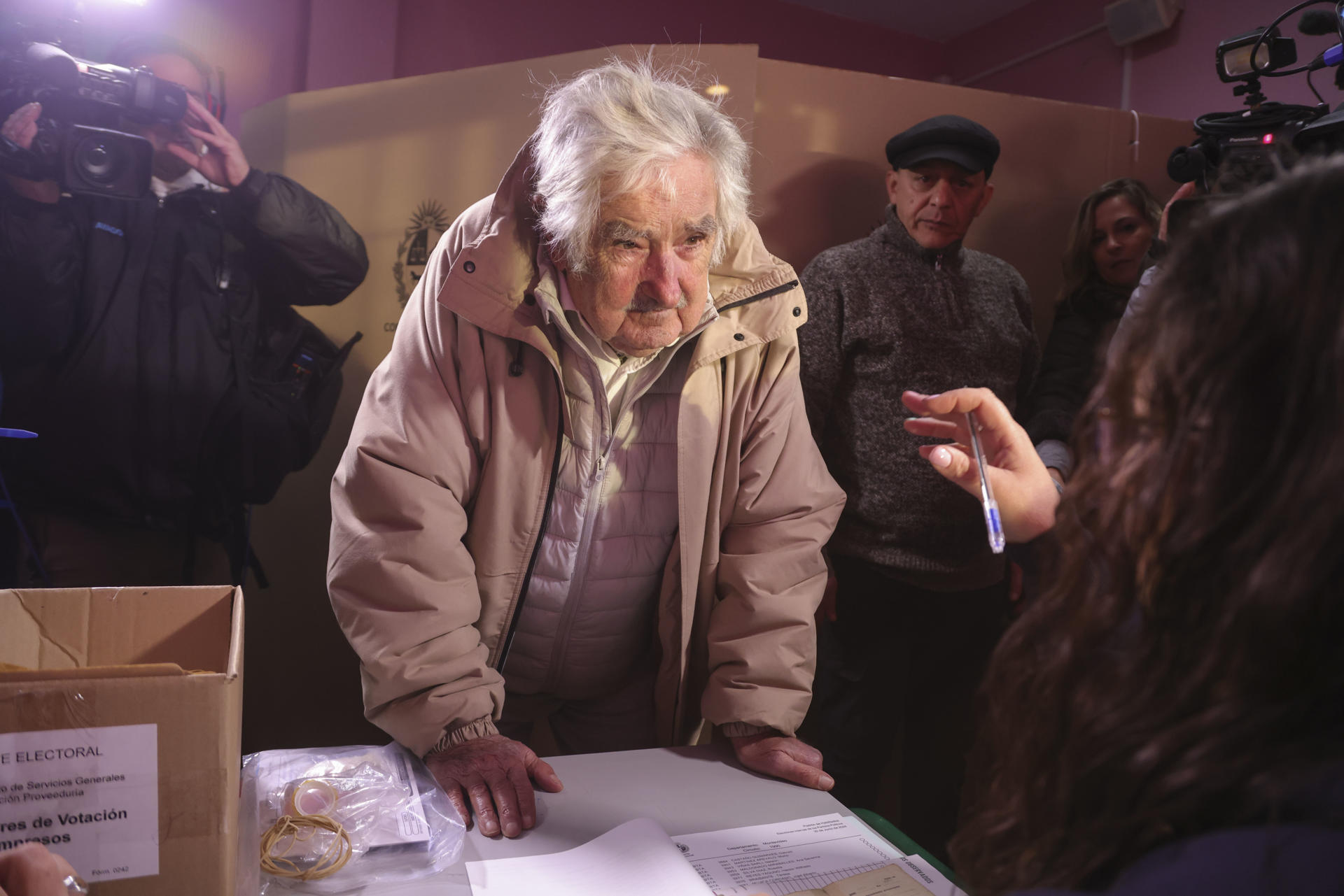 El expresidente de Uruguay José Mujica, durante su acto de votación en las elecciones internas. EFE/Gastón Britos