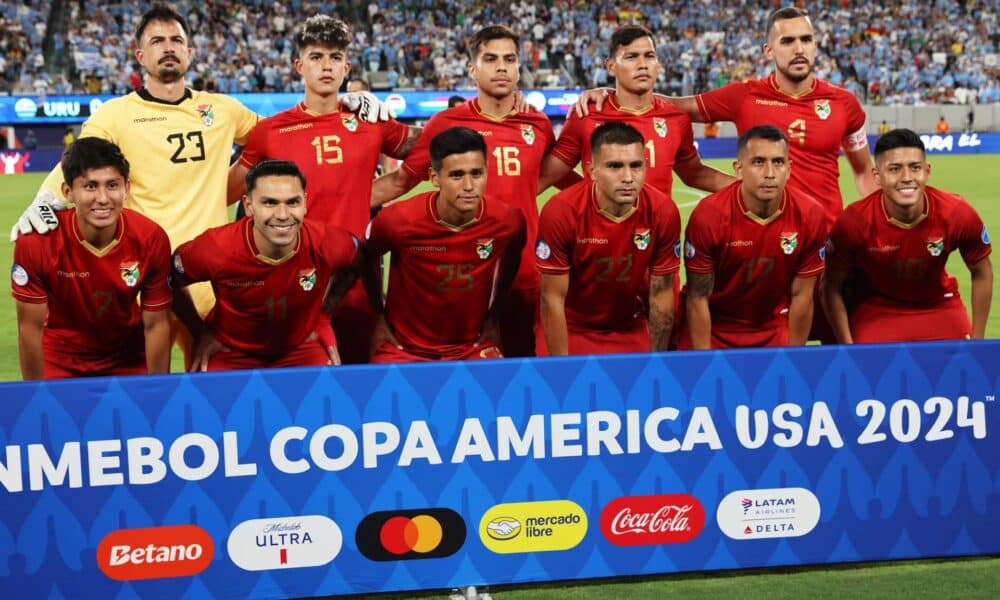 Los titulares de la selección boliviana de fútbol fueron registrados este jueves, 27 de junio, antes de enfrentarse a Uruguay en partido válido del grupo C de la Copa América, en el estadio MetLife de East Rutherford (Nueva Jersey, EE.UU.). EFE/Justin Lane