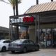 Fotografía de archivo que muestra la entrada a una tienda de GameStop en Los Ángeles (Estados Unidos). EFE/ Allison Dinner