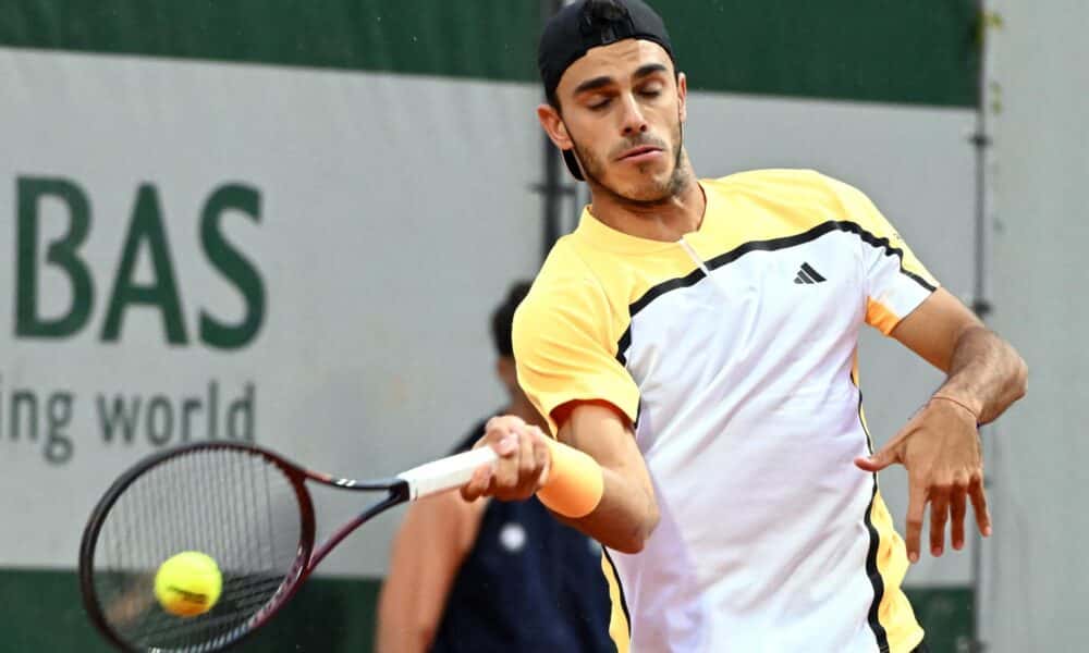 El argentino Francisco Cerúndolo durante su partido de tercera ronda de Roland Garros contra el estadounidense Tommy Paul. EFE/Caroline Blumberg