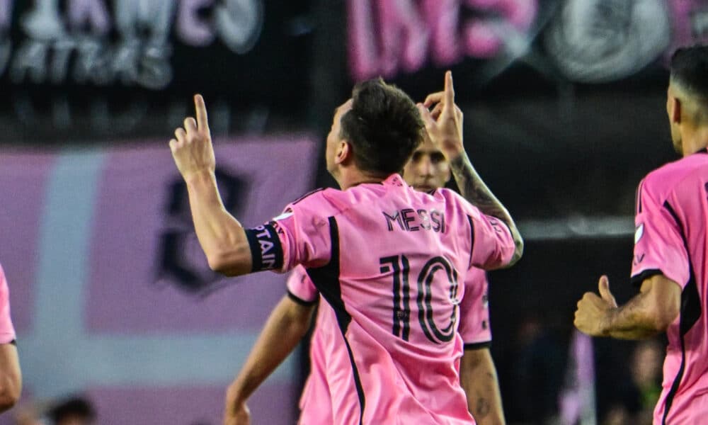 Lionel Messi, atacante estrella del Inter Miami, fue registrado este sábado, 1 de junio, al celebrar un gol que le anotó al St. Louis City, durante un partido de la Major League Soccer (MLS), en el Chase Stadium de Fort Lauderdale (Florida, EE.UU.). EFE/Giorgio Viera