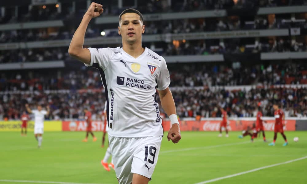 Alex Arce de Liga de Quito celebra un gol ante Always Ready por los 'playoffs' de la Copa Sudamericana en el estadio Rodrigo Paz Delgado de Quito (Ecuador). EFE/José Jácome