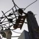 Fotografía de archivo donde se aprecia las malas condiciones de un poste eléctrico en una calle del Viejo San Juan, el casco histórico de la capital de Puerto Rico. EFE/ Thais Llorca