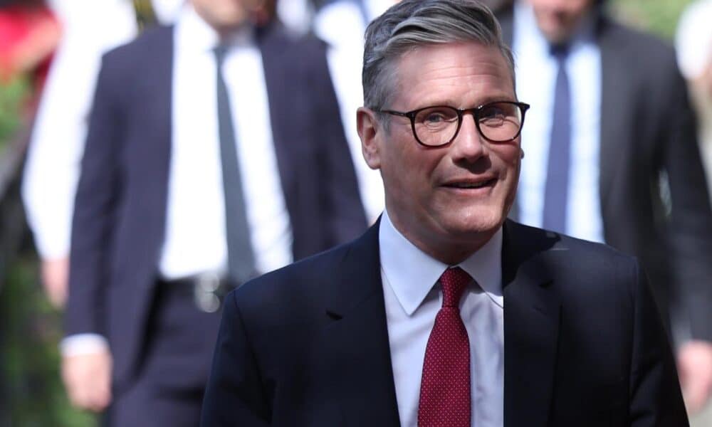 El líder del Partido Laborista, Sir Keir Starmer, llega a un colegio electoral para votar durante las elecciones generales británicas en Londres, Gran Bretaña, el 4 de julio de 2024. EFE/EPA/Neil Hall