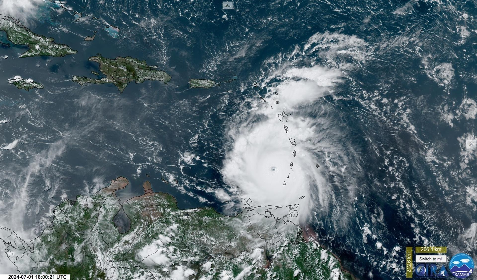 Captura de una imagen satelital de la Subdivisión de Meteorología Regional y de Mesoescala (RAMMB) y del Instituto Cooperativo para la Investigación Atmosférica (CIRA) de la Universidad Estatal de Colorado (CSU) donde se muestra una vista del ojo del huracán Beryl durante su paso por el Caribe. EFE/ RAMMB/CIRA/CSU