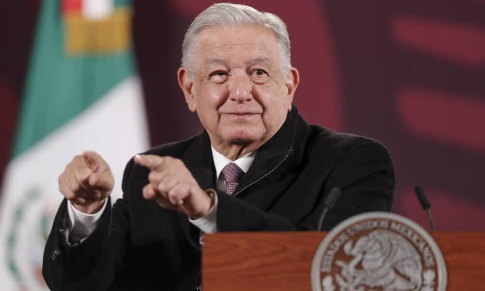 El presidente de México, Andrés Manuel López Obrador, habla durante su rueda de prensa matutina en el Palacio Nacional de la Ciudad de México (México). Archivo. EFE/ Isaac Esquivel