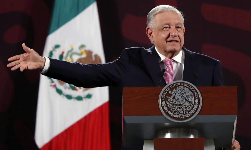 El Presidente de México Andrés Manuel López Obrador habla este jueves durante una conferencia de prensa matutina en Palacio Nacional de Ciudad de México (México). EFE/Mario Guzmán