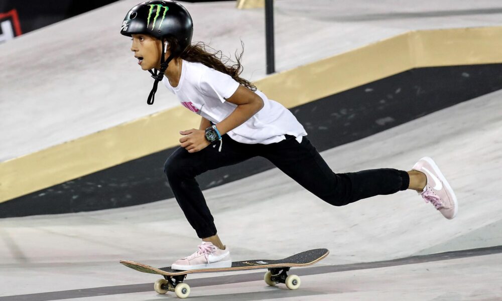 La skater brasileña Rayssa Leal, durante un Campeonato Mundial de Skate en la modalidad "Street", en el Parque Anhembi, de Sao Paulo (Brasil). EFE/Sebastião Moreira