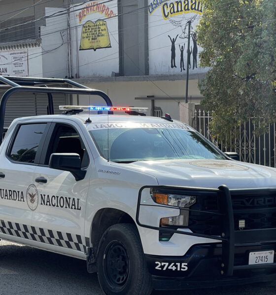 Elementos de la Guardia Nacional resguardan la zona donde cuatro personas fueron asesinadas dentro de una vivienda, en la colonia Aztecas en Ciudad Juárez, Chihuahua (México). EFE/Luis Torres
